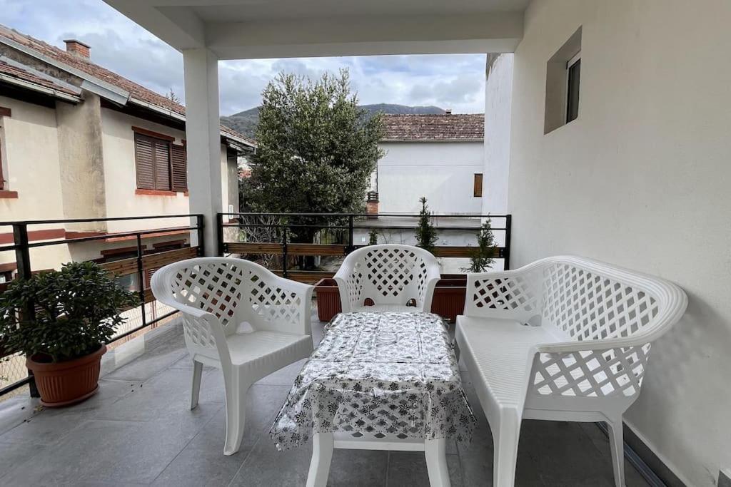 Beachside Bliss: 200m Away Apartment