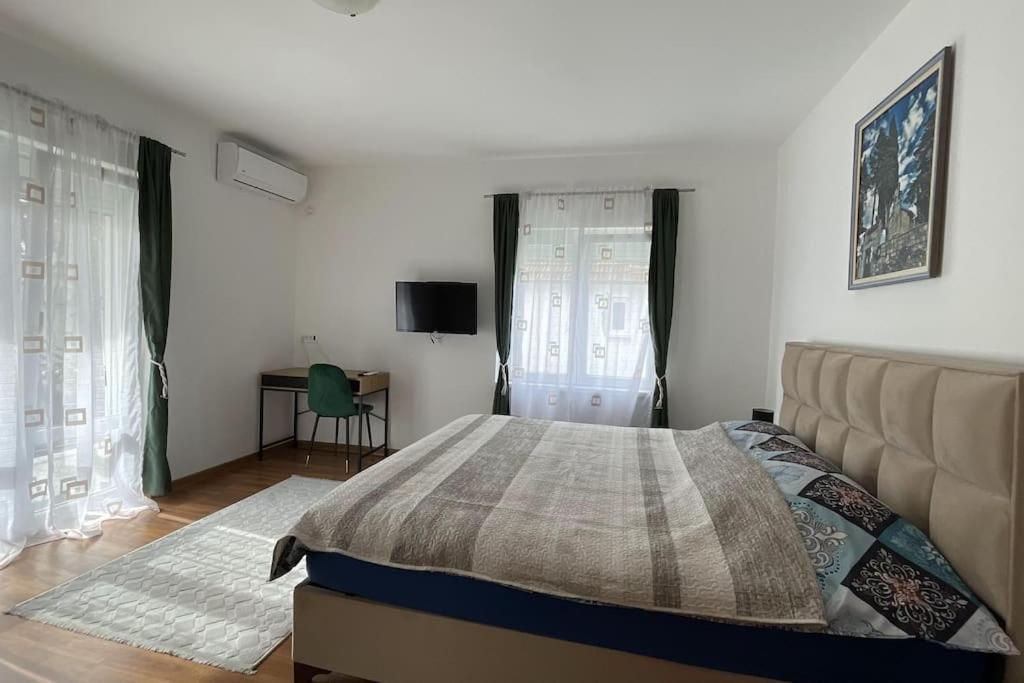 Beachside Bliss: 200m Away Апартаменты *
